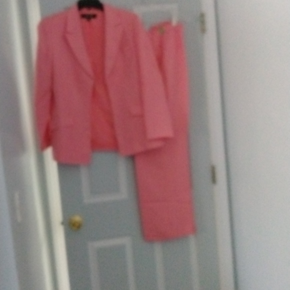Spring suit - Picture 3 of 3